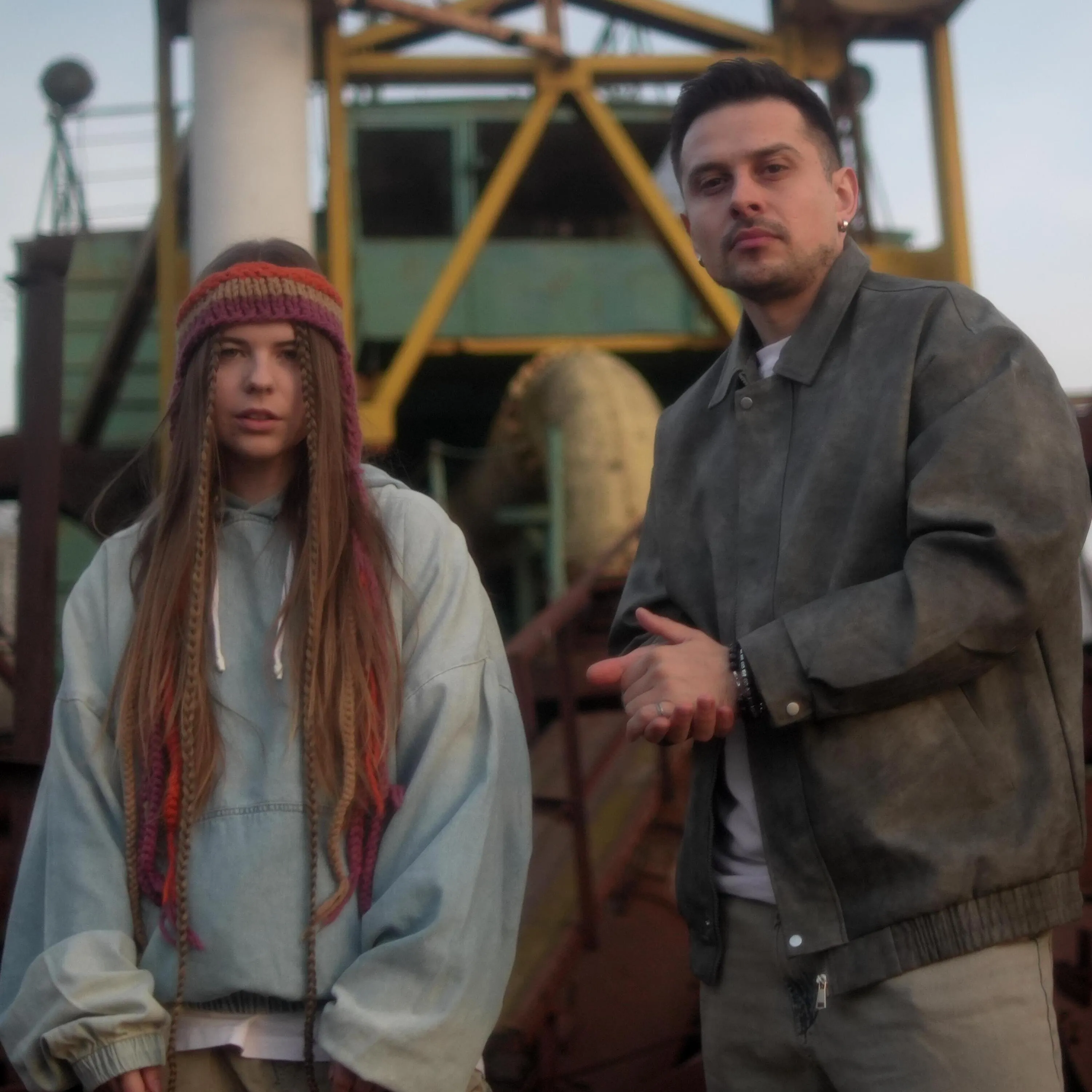 STASYA і ХАС відкривають двері в дитинство через пісню "В той день" – музичний міст між спогадами та сучасністю